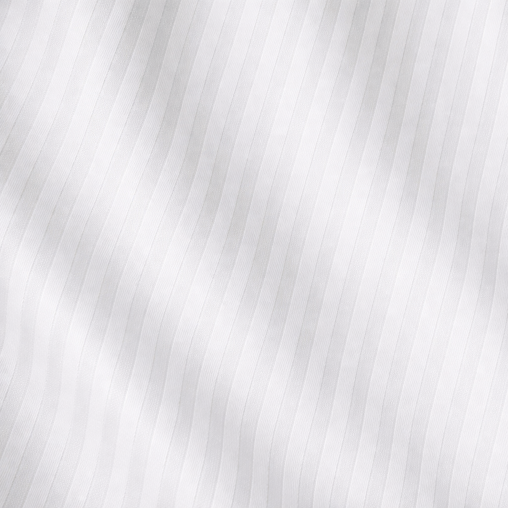 Weißes Hemd mit Schattenstreifen