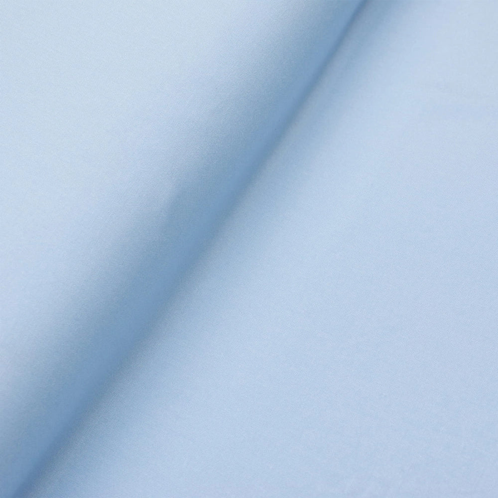 Hellblaues Hemd mit klassischem Kragen